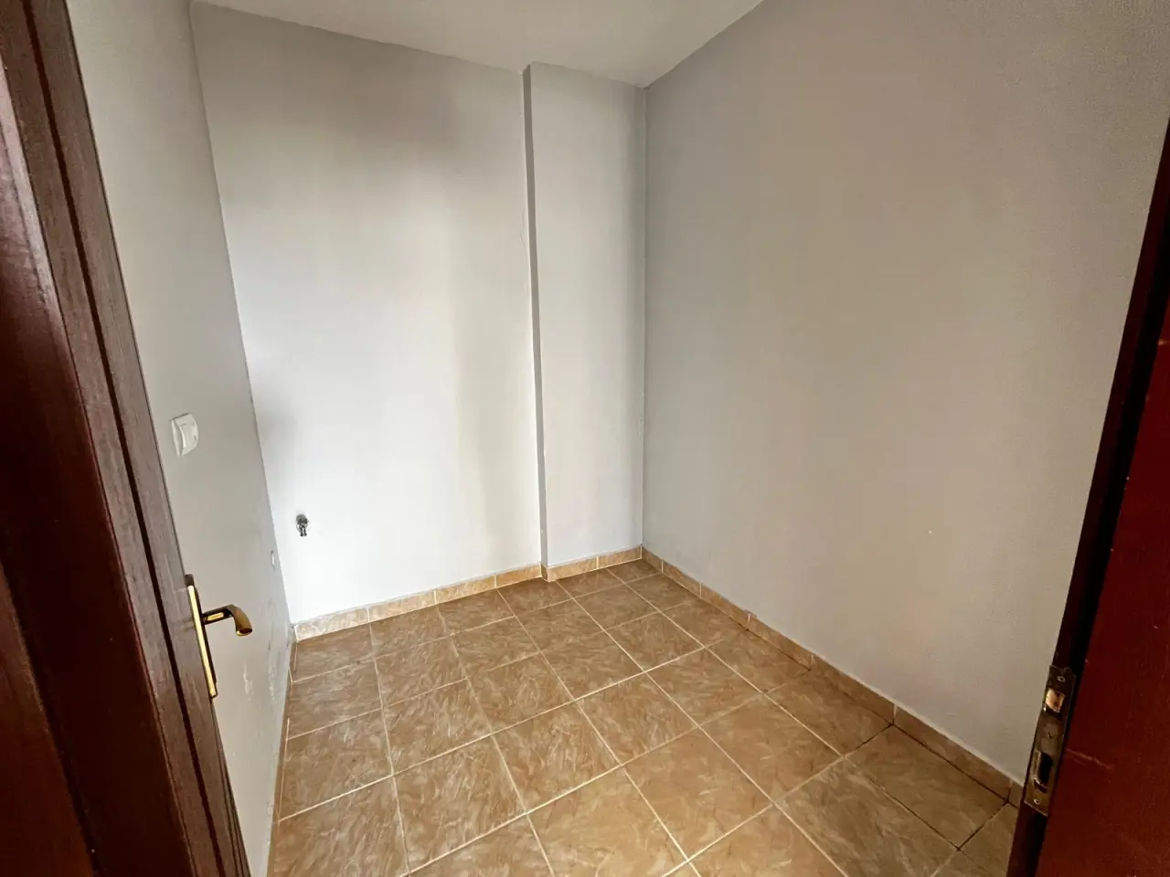 POLAT GAYRİMENKUL - ELBİZ CADDESİ’NDE KİRALIK GENİŞ 3+1 DAİRE