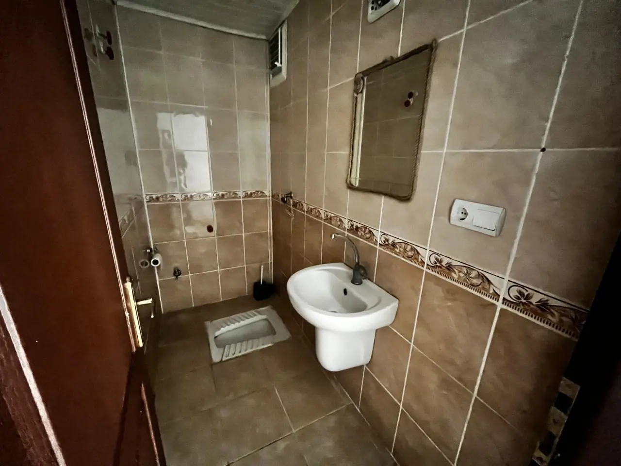 POLAT GAYRİMENKUL - ELBİZ CADDESİ’NDE KİRALIK GENİŞ 3+1 DAİRE