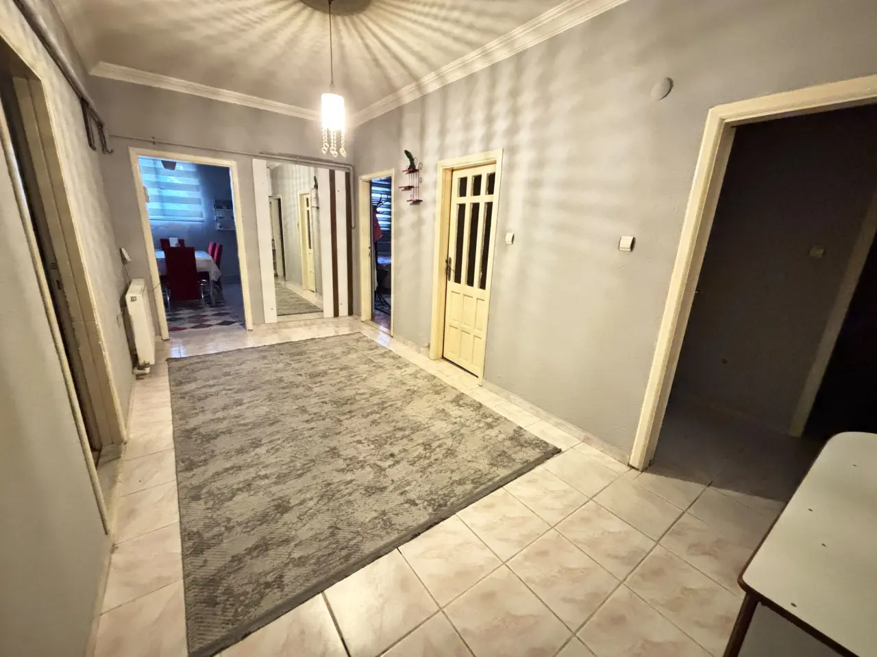 POLAT GAYRİMENKUL - SALI PAZARI ÜSTÜ MEVKİİNDE SATILIK 3+1 DAİRE