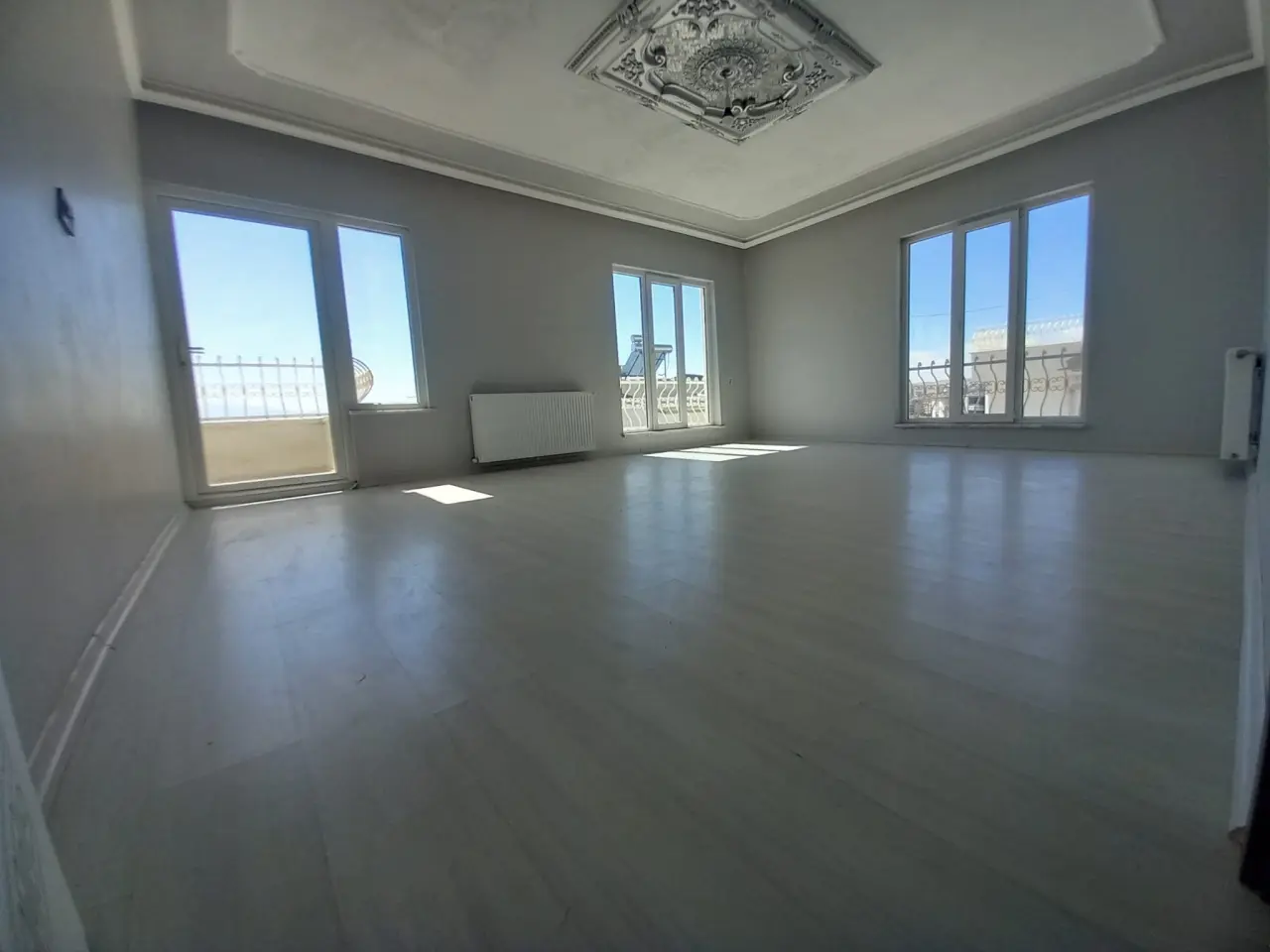 POLAT GAYRİMENKUL - 🏡 SATILIK & KİRALIK 360 m² TRİPLEKS VİLLA
