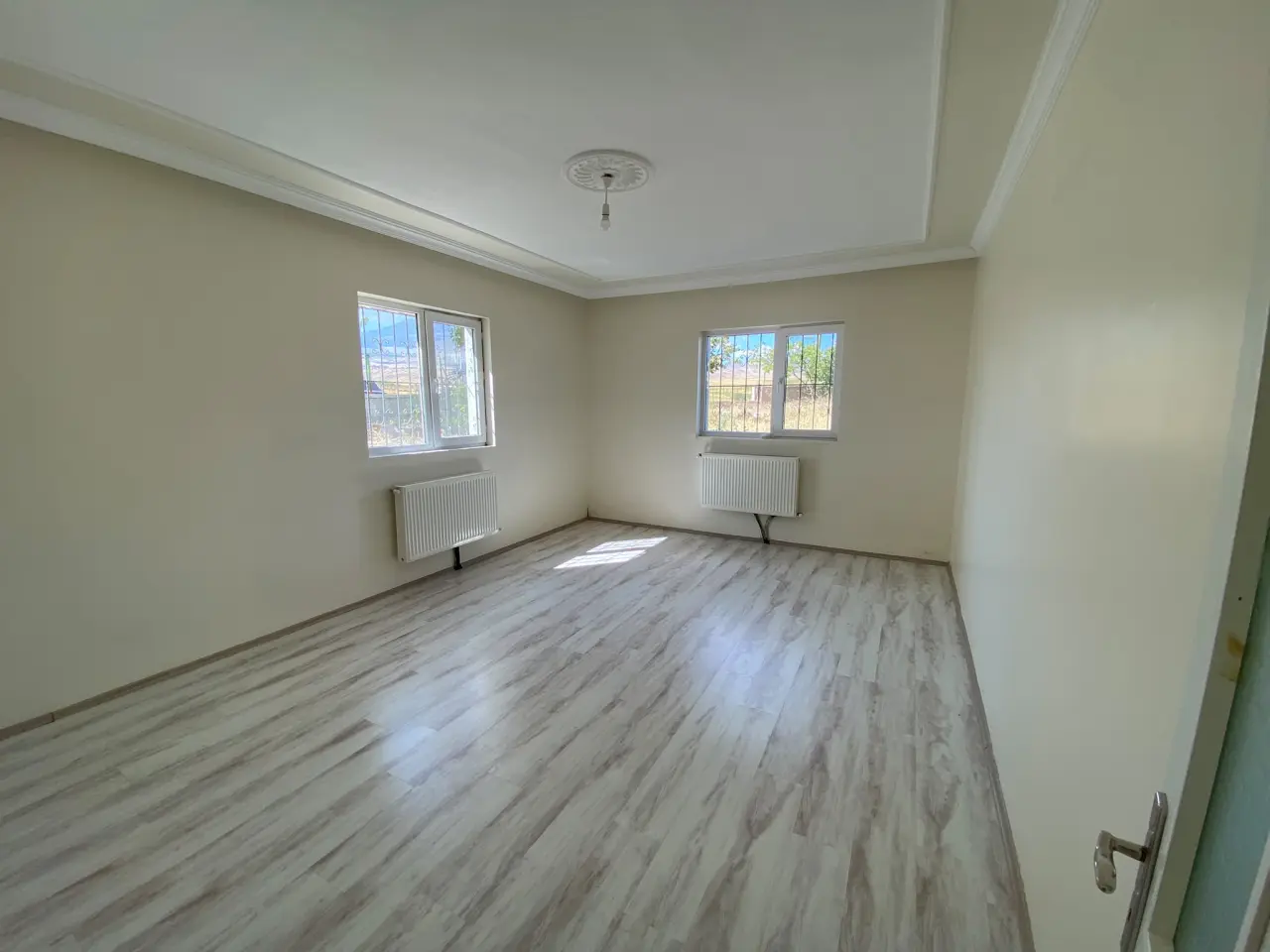 POLAT GAYRİMENKUL - FENESE YUKARI MAHALLESİ’NDE 165 M² GENİŞ 3+1 KİRALIK DAİRE!**