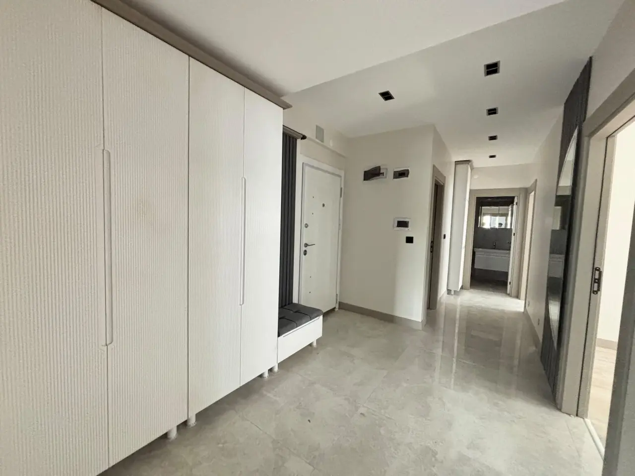 POLAT GAYRİMENKUL - ELBİZ CADDESİ’NDE 2 ADET ULTRA LÜKS 2+1 DAİRE!**