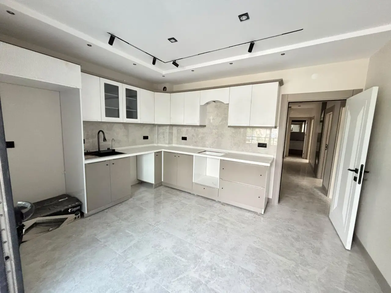 POLAT GAYRİMENKUL - ELBİZ CADDESİ’NDE 2 ADET ULTRA LÜKS 2+1 DAİRE!**