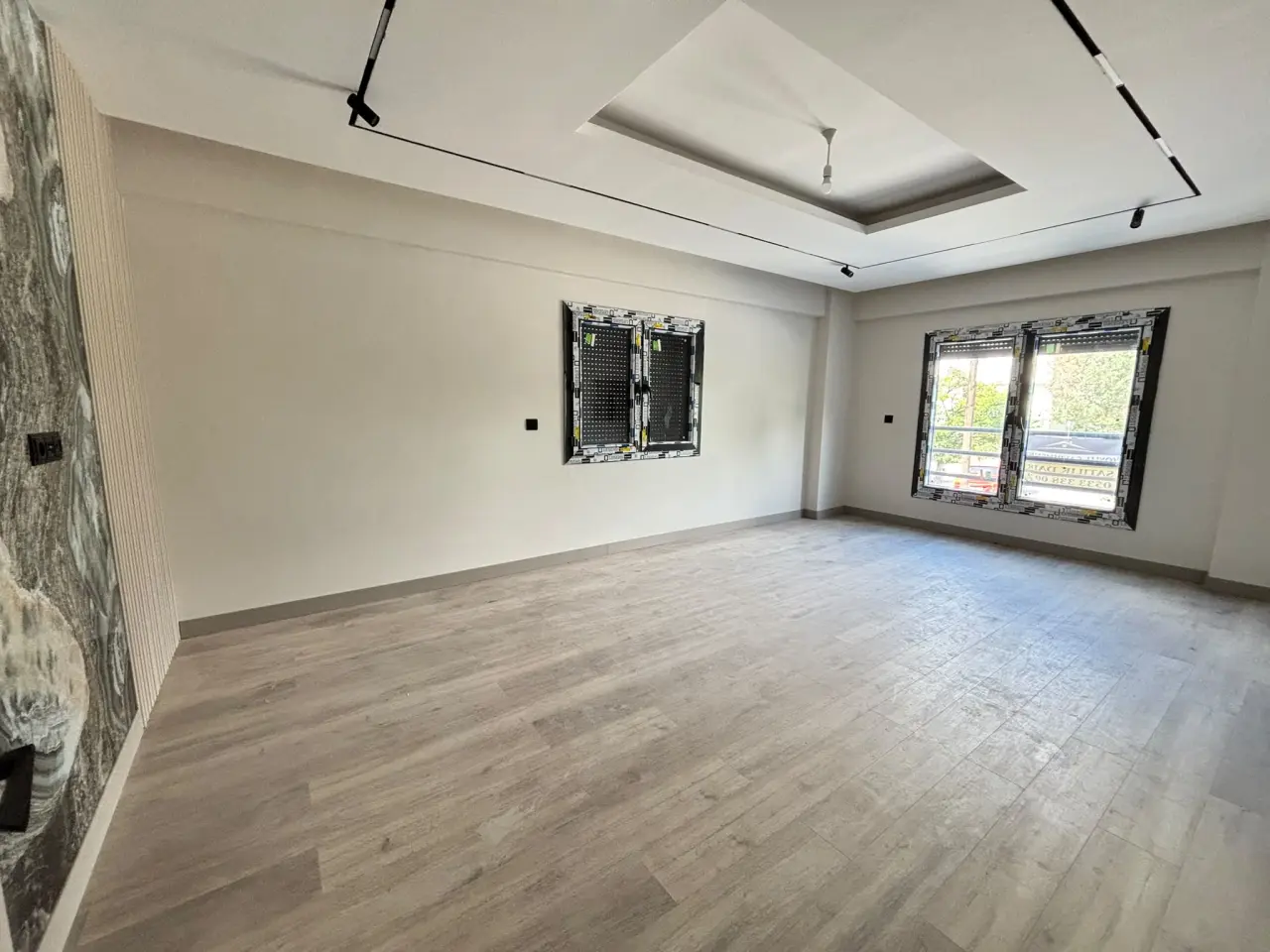 POLAT GAYRİMENKUL - ELBİZ CADDESİ’NDE 2 ADET ULTRA LÜKS 2+1 DAİRE!**