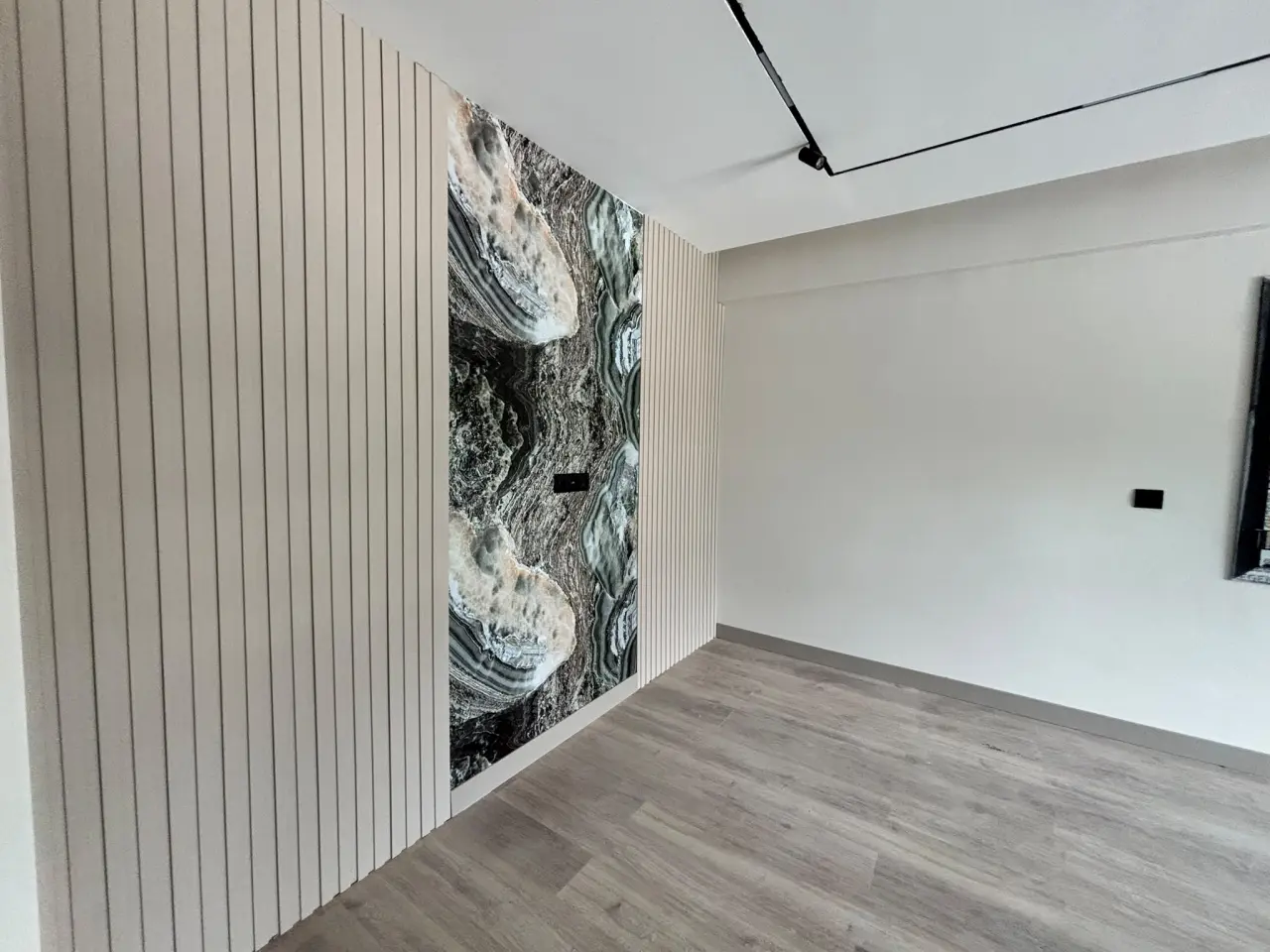 POLAT GAYRİMENKUL - ELBİZ CADDESİ’NDE 2 ADET ULTRA LÜKS 2+1 DAİRE!**