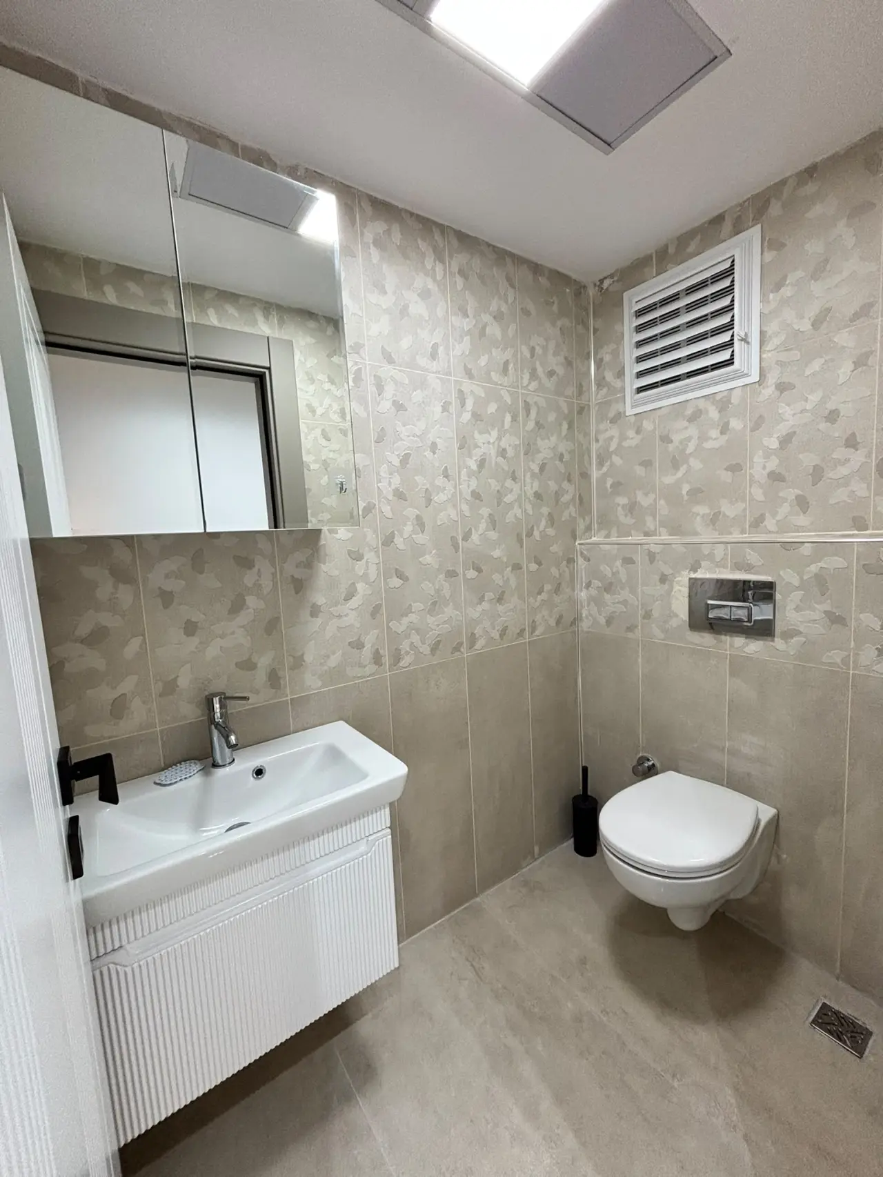 POLAT GAYRİMENKUL - ELBİZ CADDESİ’NDE 2 ADET ULTRA LÜKS 2+1 DAİRE!**