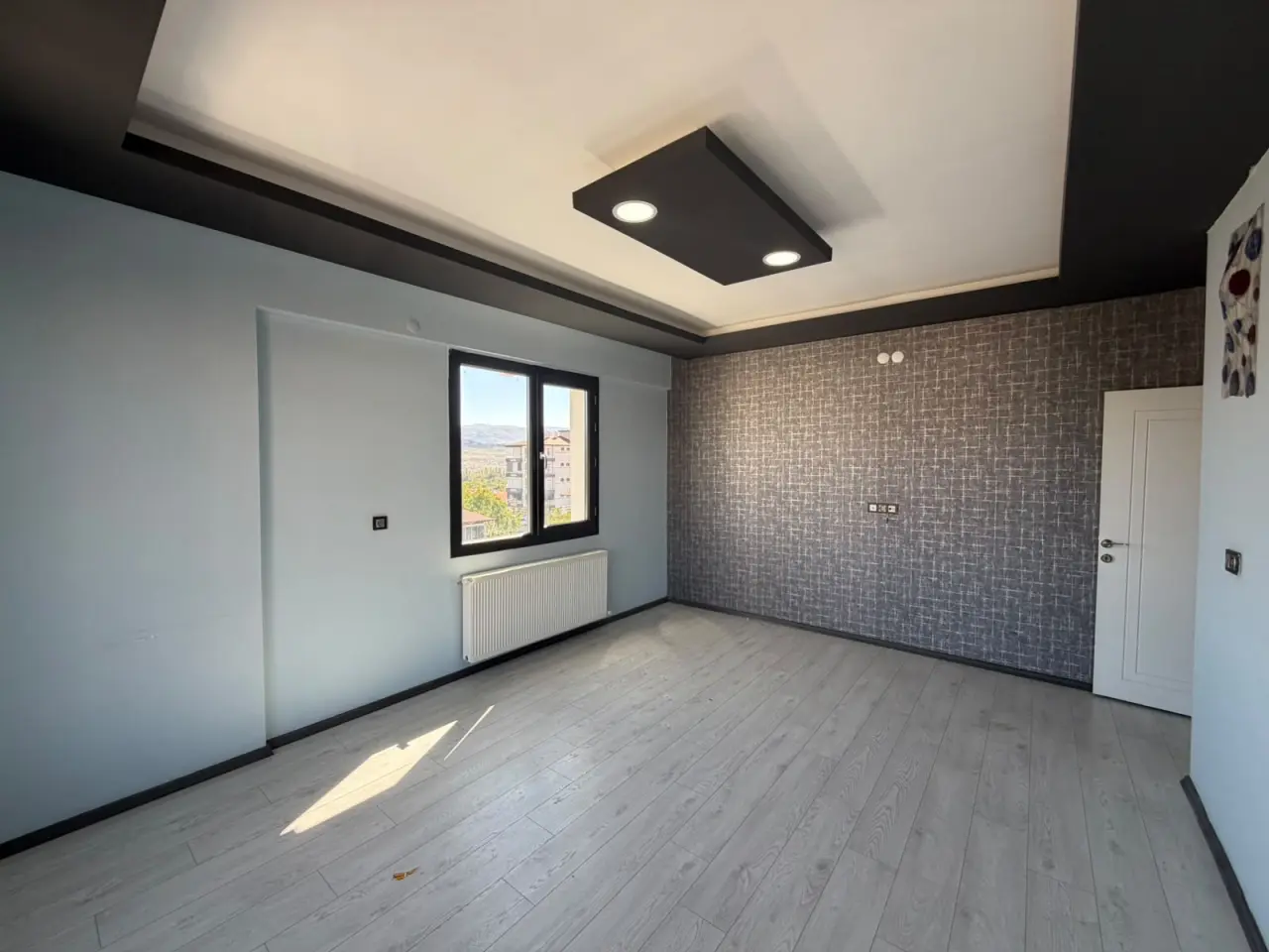 POLAT GAYRİMENKUL -  KIZZIK YOLU MEVKİİNDE 2+1 KİRALIK DAİRE**