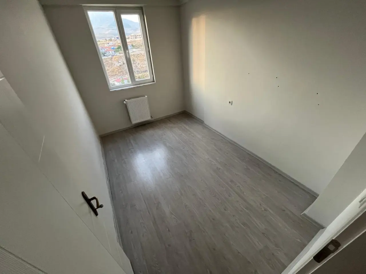 POLAT GAYRİMENKUL -  YUKARI FENESE’DE KİRALIK 3+1 DAİRE**