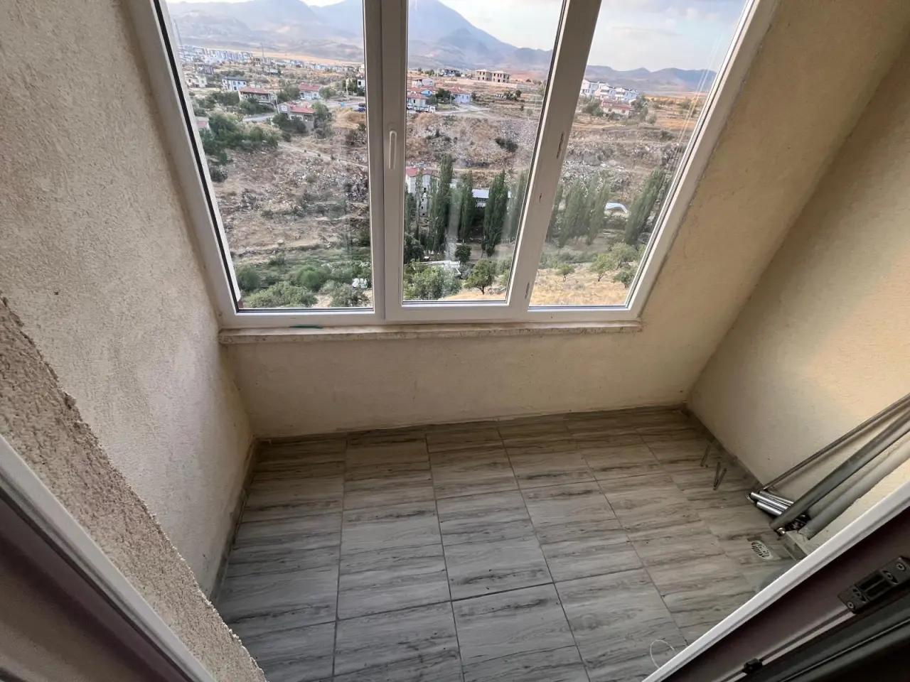 POLAT GAYRİMENKUL -  YUKARI FENESE’DE KİRALIK 3+1 DAİRE**