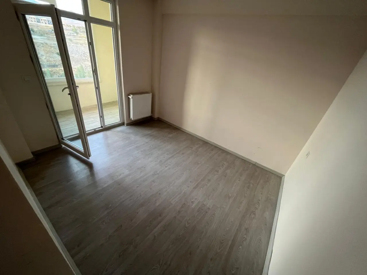 POLAT GAYRİMENKUL -  YUKARI FENESE’DE KİRALIK 3+1 DAİRE**
